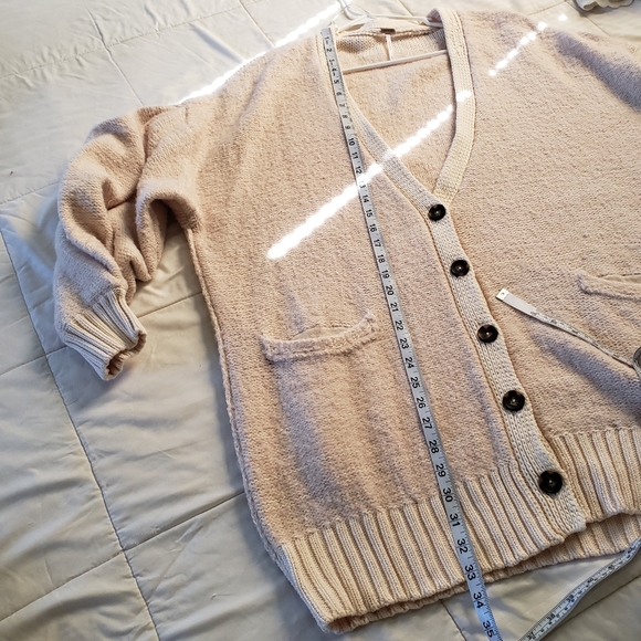 SOLD! Free People Oversized Cardigan size Medium - Picture 13 of 13
